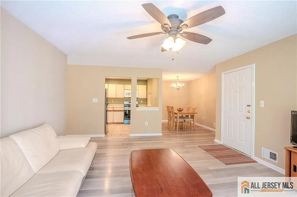 2 bed, 2.0 bath, 1113 sqft, $2,450 — Photo 4