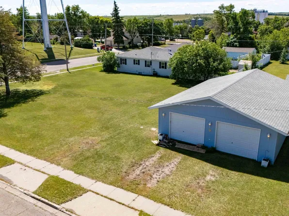 317 1st Ave NW, Beulah, ND 58523