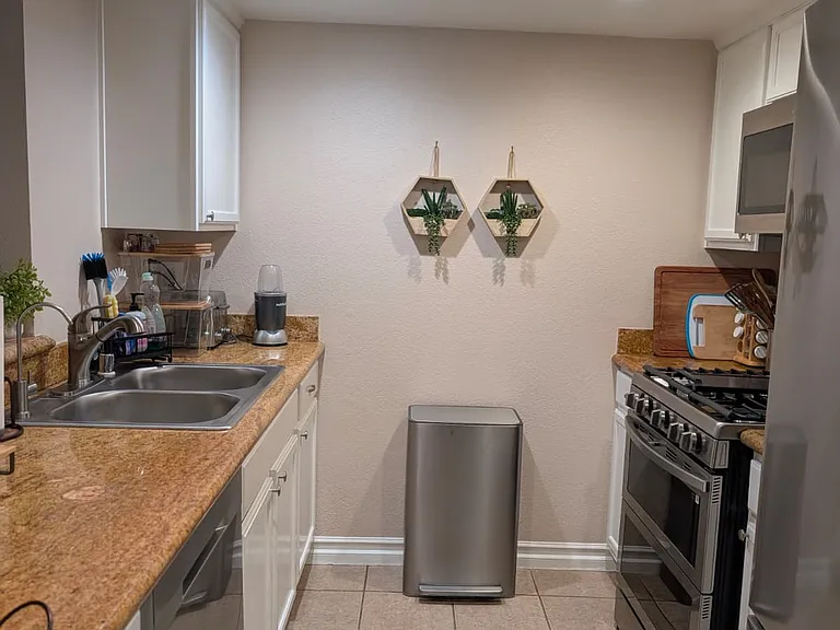 1110 W Blaine St #101 — Photo 3
