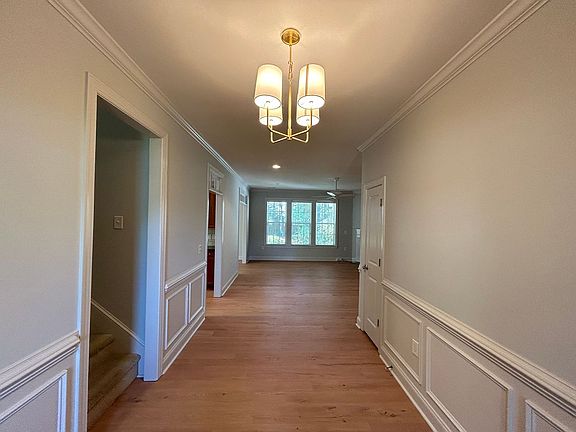 3rd image of 814 Lambrook Dr