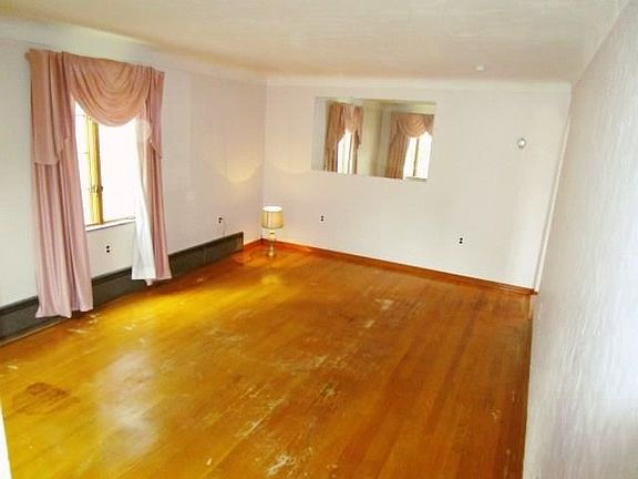 4th image of 936 Scott Ave