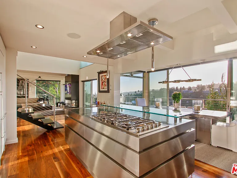 9416 Beverly Crest Dr — Photo 18