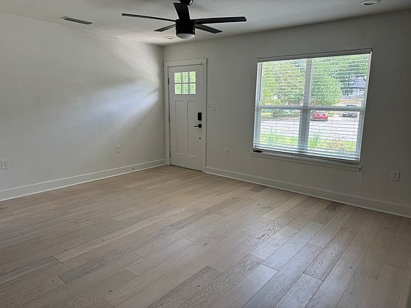 3rd image of 5002 Glencoe Cir