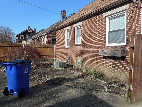 4th image of 13113 Highlandview Ave