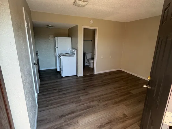 1500 Black Hill Dr, Gainesville, TX