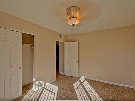 5th image of 811 E Puget Ave