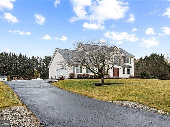 4th image of 54 Meadow Dr