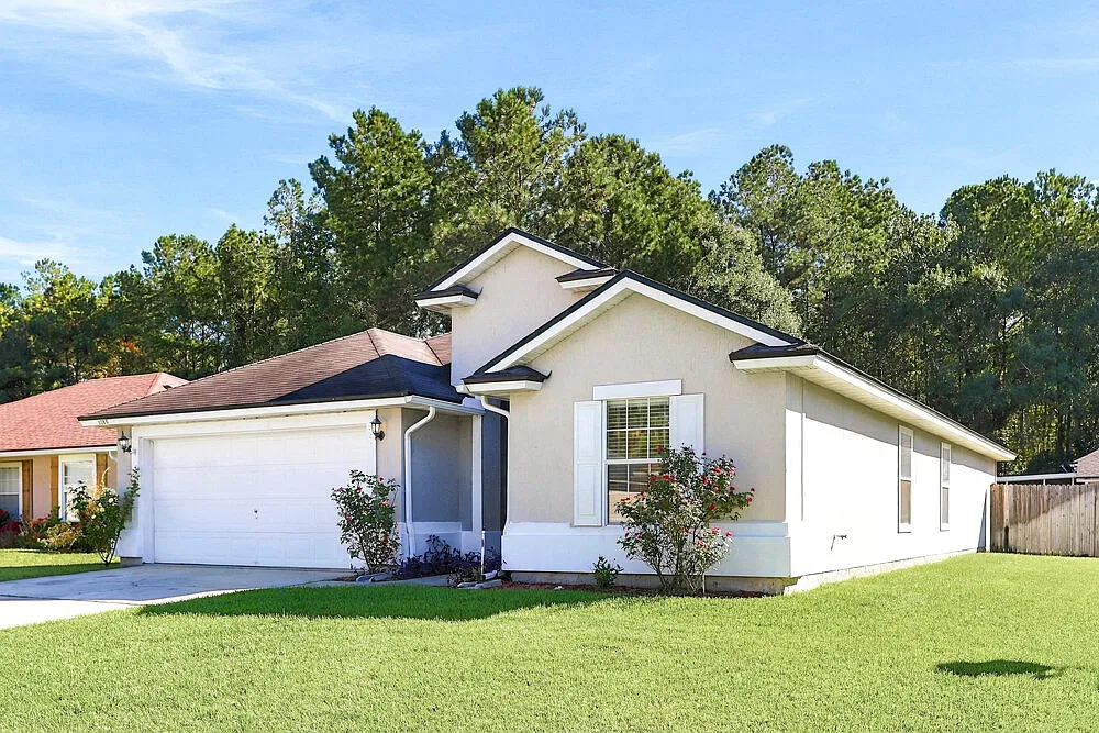 4 bed, 2.0 bath, 1746 sqft, $2,025 — Photo 3