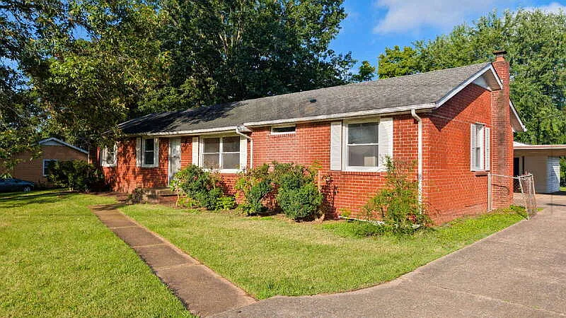 4 bed, 2.5 bath, 1600 sqft, $1,850 — Photo 2