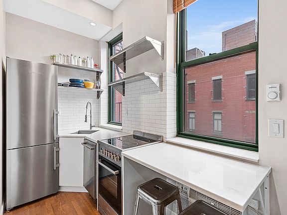 4th image of 23 Waverly Pl APT 5B