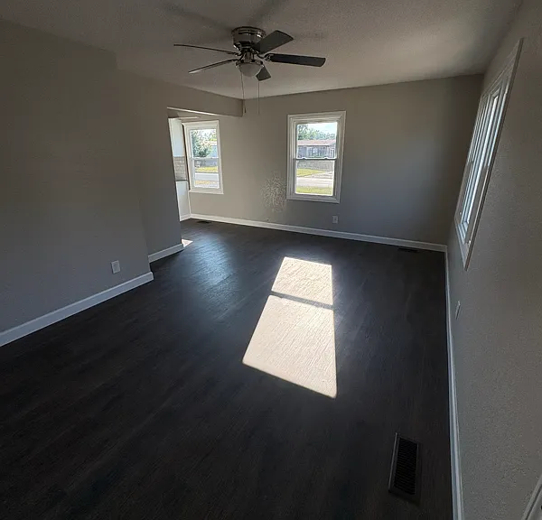 1021 Smith St — Photo 11