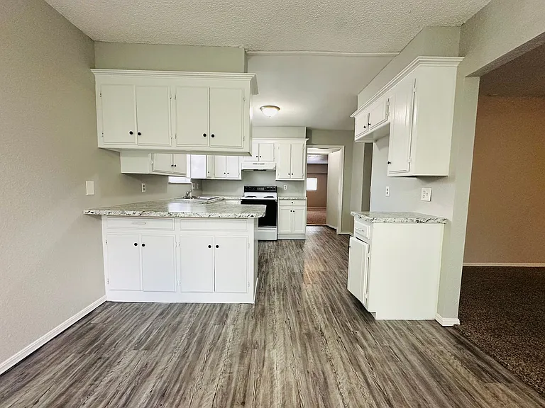 11701 N Lee Ave — Photo 11