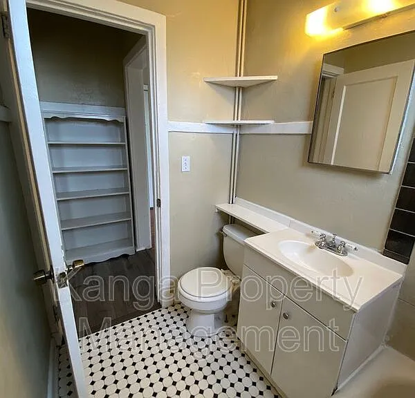 523 24th St #8 — Photo 6