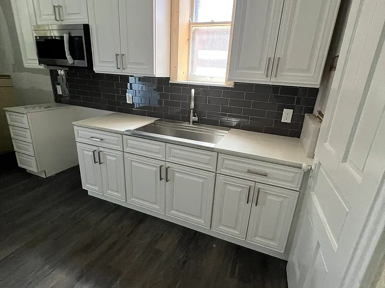 4434 Clarence Ave — Photo 3