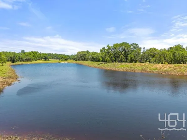 59 Balcones Dr, Johnson City, TX 78636