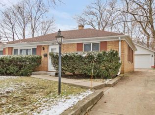 423 2nd Ave, Libertyville, IL 60048