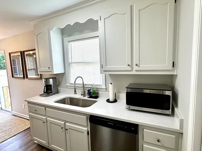 1754 Perfection Ave — Photo 3