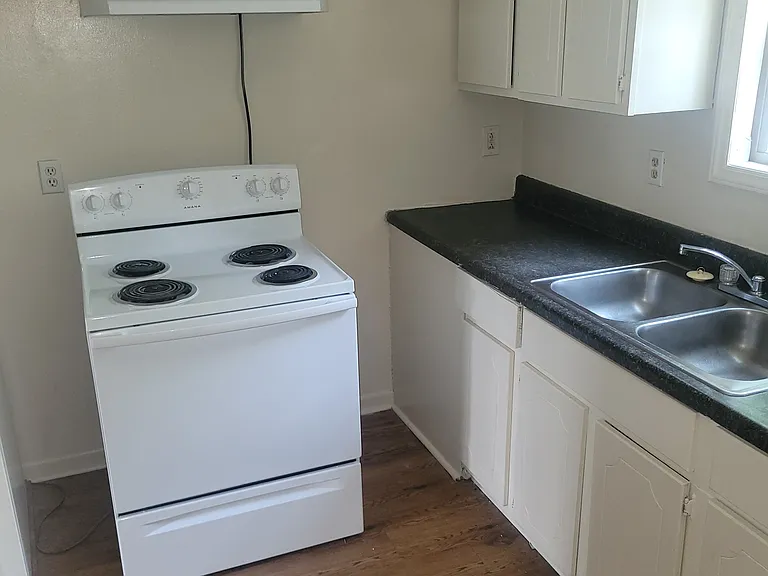 110 Arlington Retreat Apartments #4 — Photo 13
