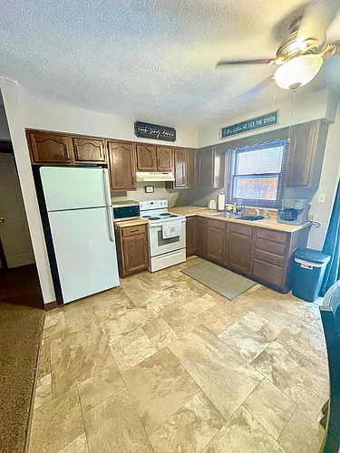 25609-25611 Thelmadale Dr Photo 1