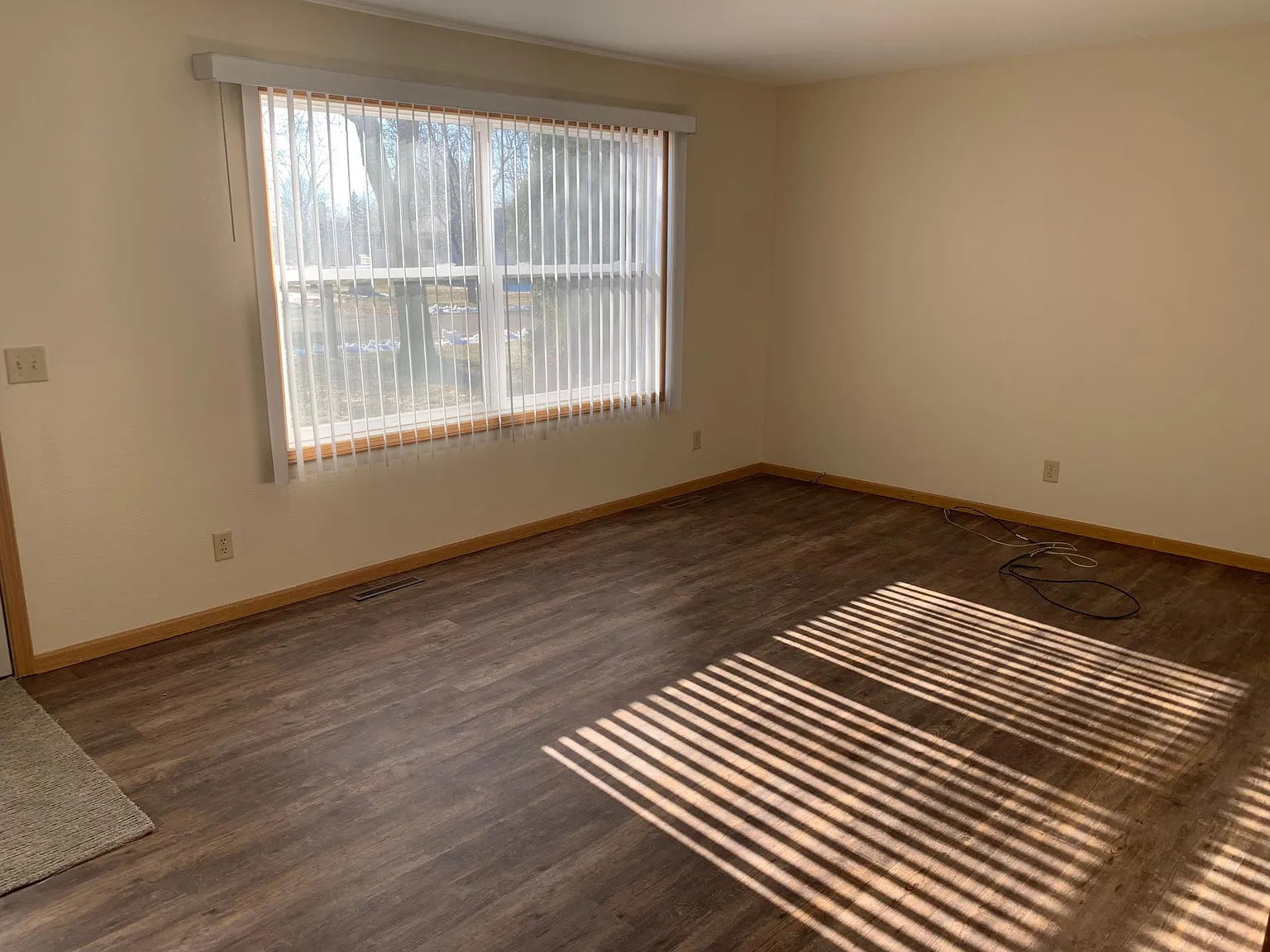 3 bed, 1.5 bath, $1,099 — Photo 2