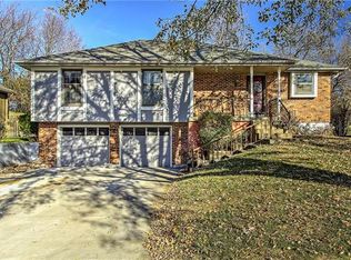 1730 NE Ridgeview Dr, Lees Summit, MO 64086