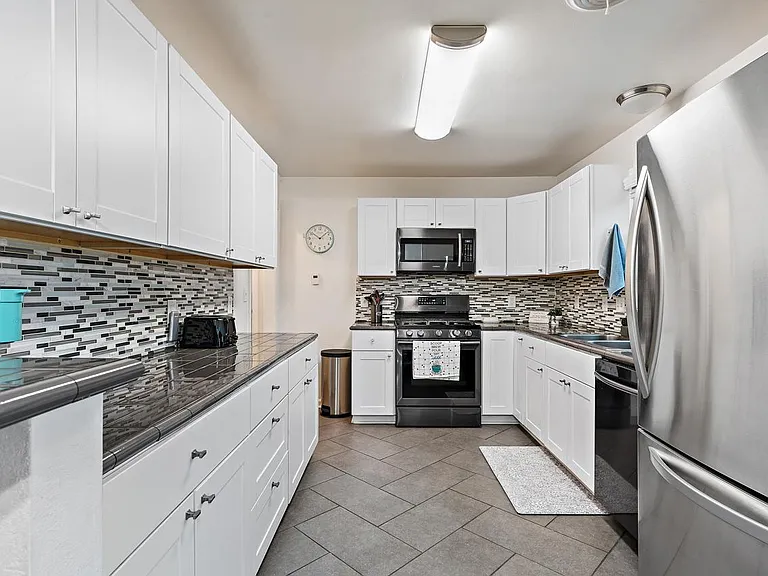 92 N Yale St — Photo 6