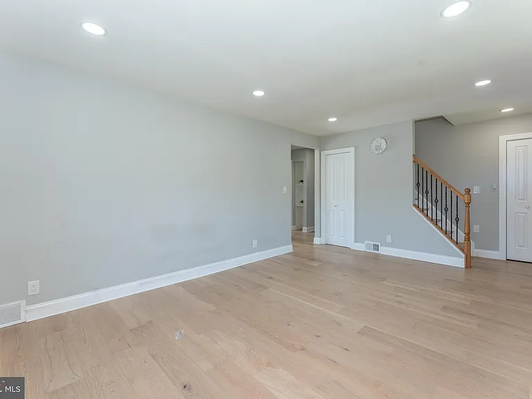 75 Reeder Ave — Photo 13