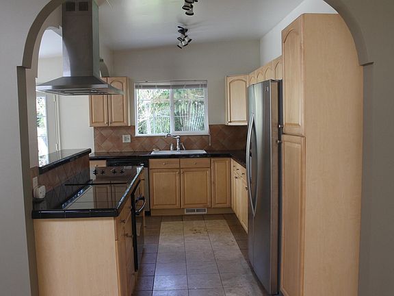 5th image of 16040 Wallingford Ave N