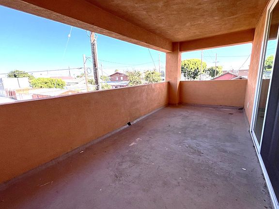 3rd image of 915 S Mesa St #4