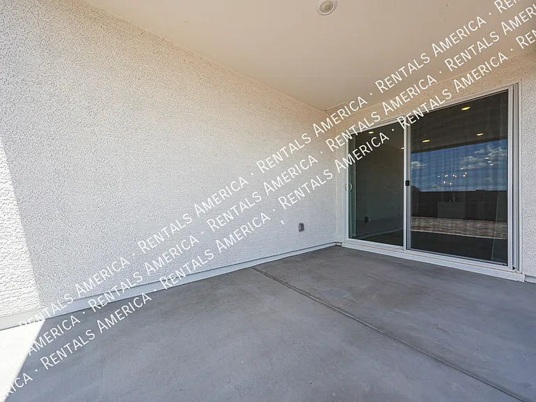 3380 N Camden Dr — Photo 41