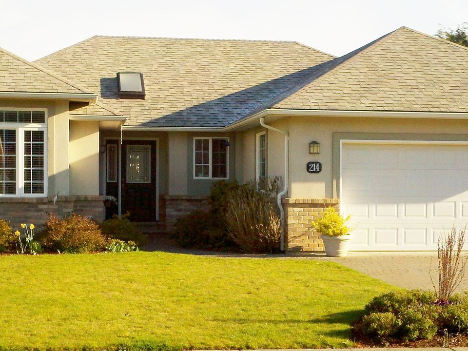 Beautiful home Excellent condition!