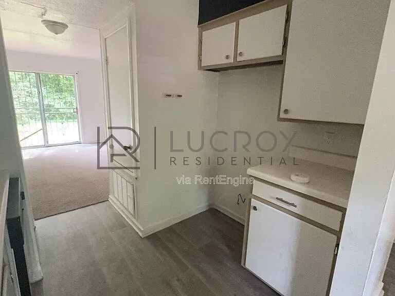 2136 East Dr — Photo 2