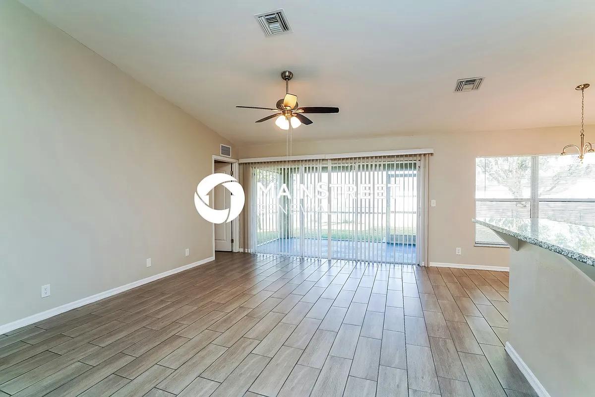 Living Room - 916 NW 15th Ave