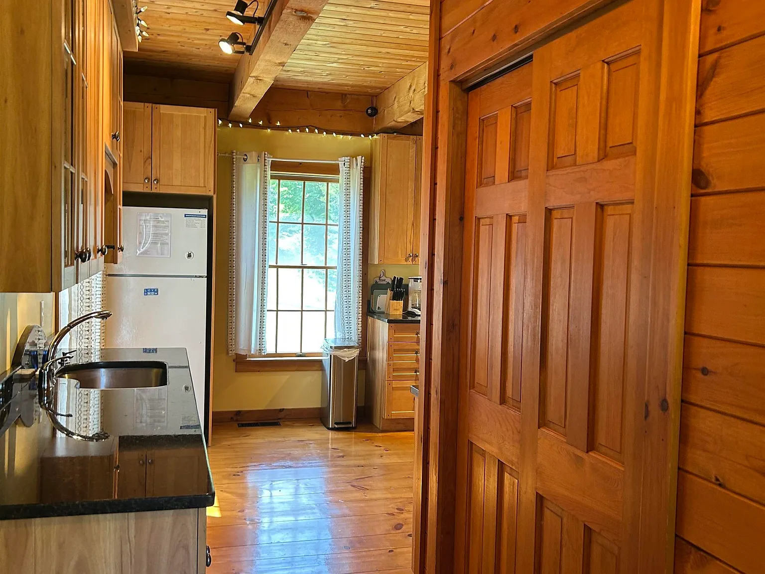 3 bed, 2.0 bath, 2000 sqft, $4,500 — Photo 3