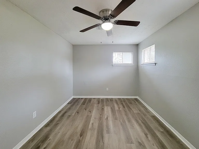 3121 Proswimmer St — Photo 8