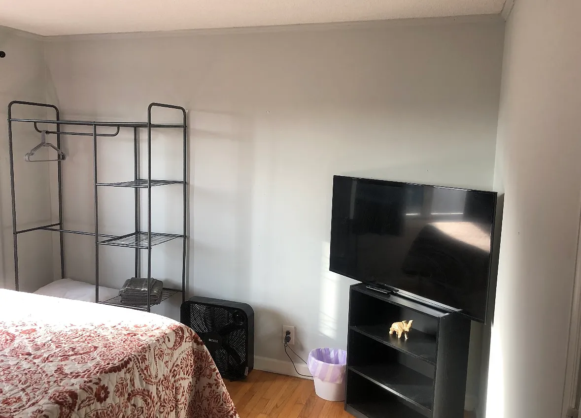 6 bed, 4.5 bath, 3000 sqft, $4,500 — Photo 1