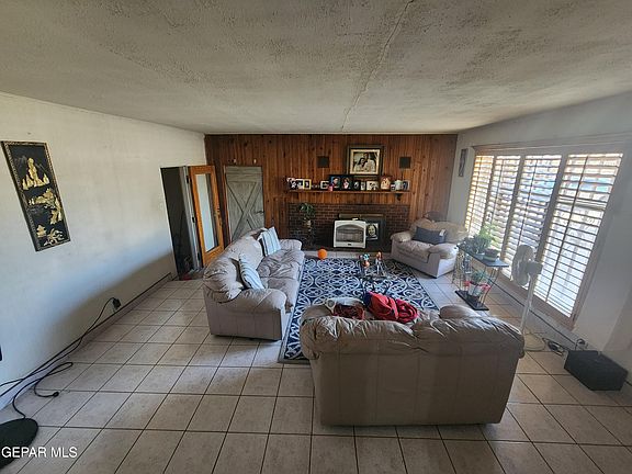 2nd image of 513 Myra St