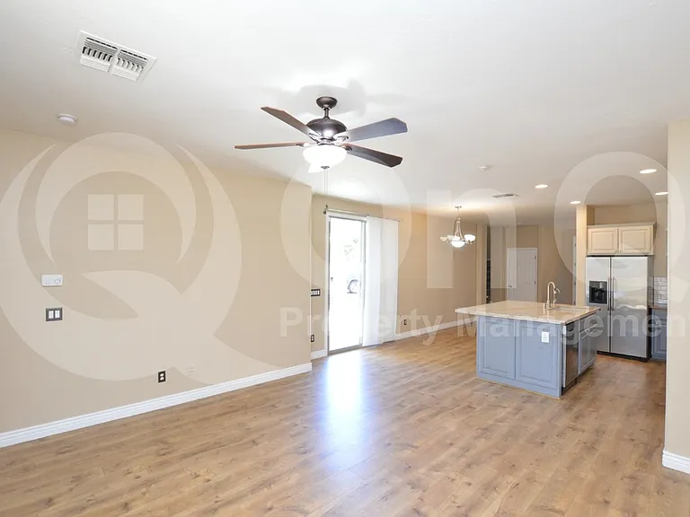 4249 E Santa Fe Ln — Photo 4