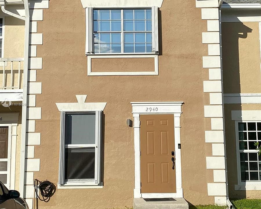 1st image of 2940 Cambridge Ln