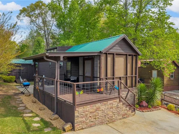 205 Stag Leap Dr, Cleveland, GA 30528