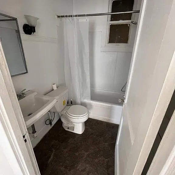 11 1/2 N Van Buren Ave #302 — Photo 3