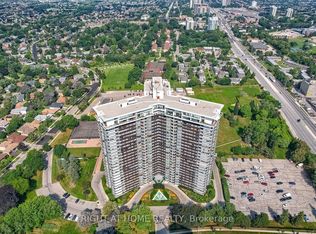Applewood Place, Mississauga, ON L4Y 3T6