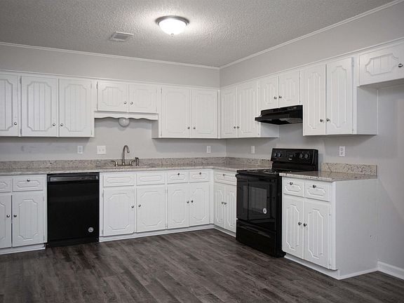4th image of 300 Bellewood Ln