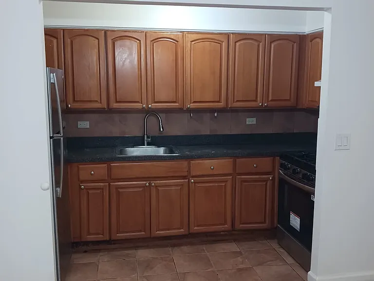 1349 Franklin Ave #1C — Photo 7