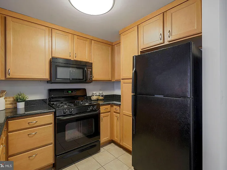 355 I St SW #410 — Photo 5