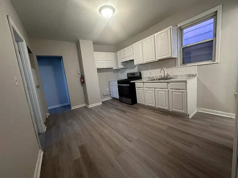 299 Highland Ave — Photo 2