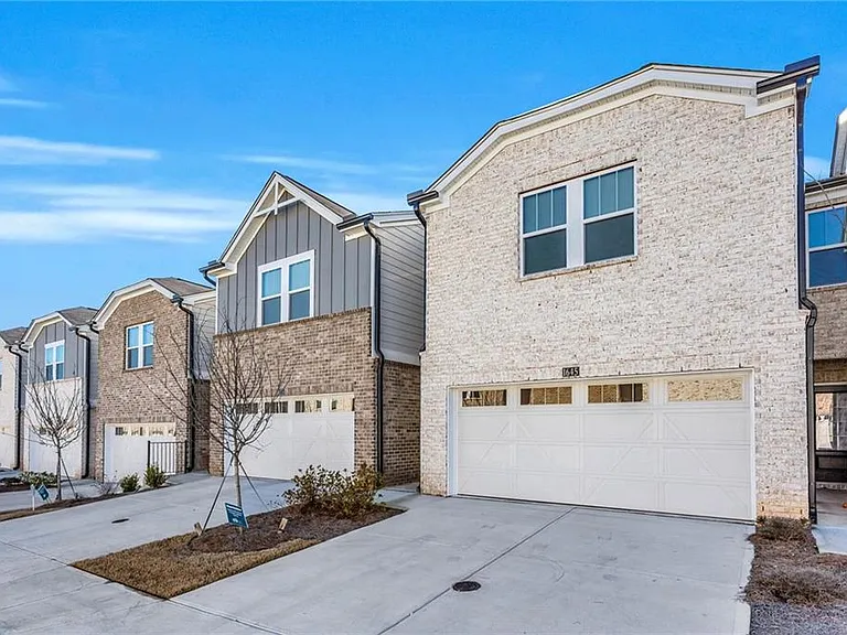 1645 Villageside Ct — Photo 2