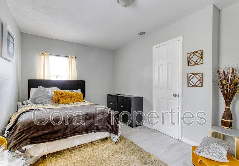 685 Sears Ave NE #4 — Photo 7