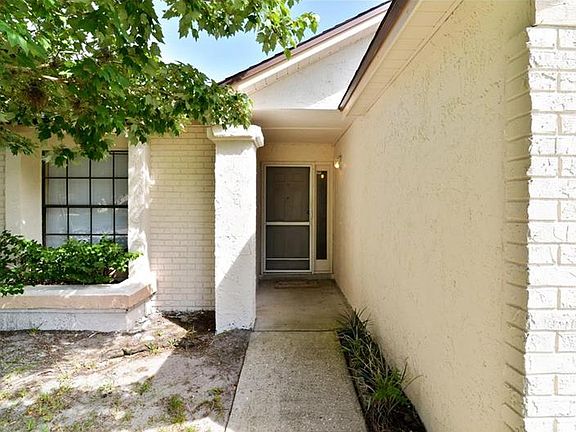 3rd image of 1025 Gwyn Cir