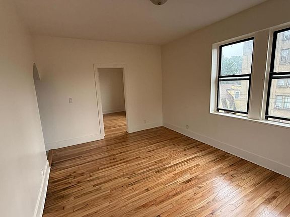 3rd image of 497 Van Cortlandt Park Ave